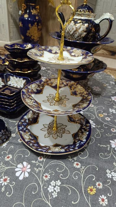 Посуда для кухний.
Тарелка 16 
Пиёла 18 та
Чойнак 2 та
Овальный закуск