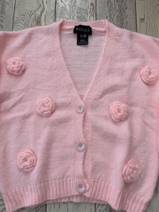 Розова жилетка с релефни цветя