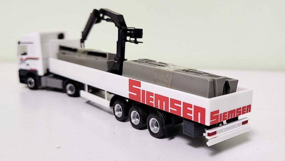 masinuta macheta Herpa camion cu macara si incarcatura scara 1:87  H0