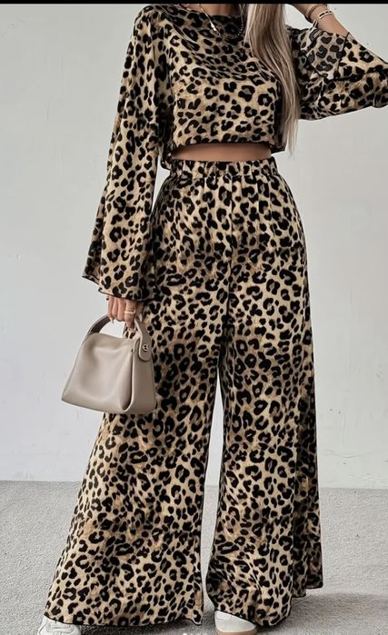 Продам женский костюмчик