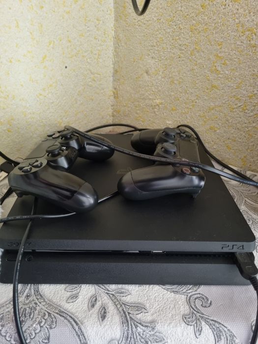 Playstation 4 slim   500 gb