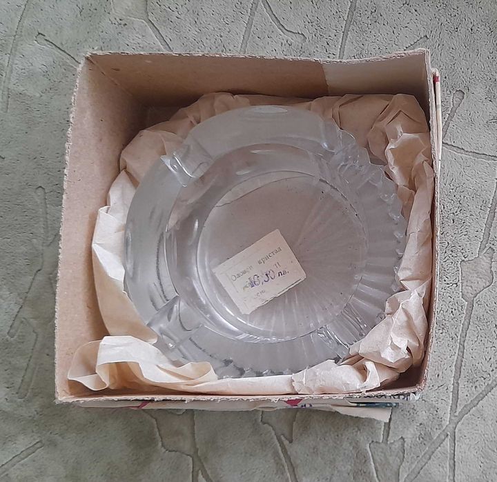 Два нови кристални пепелника в кутии