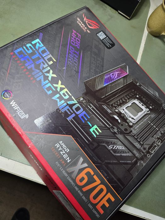 Vand placa de baza Asus X670e-e defecta