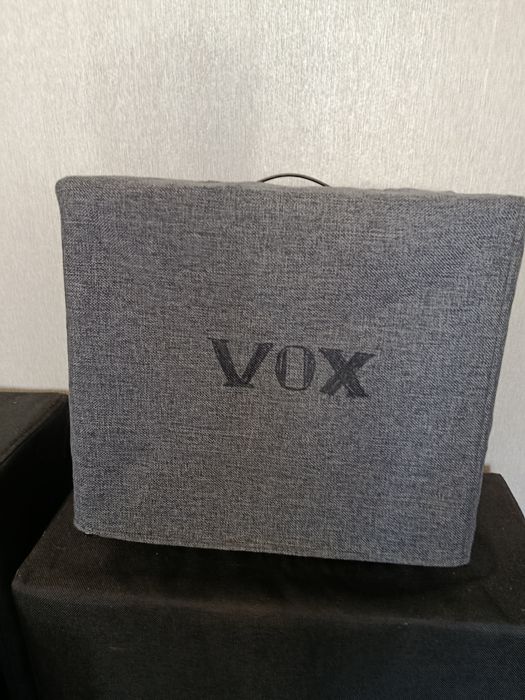 Продам гитарный комбо усилитель Vox