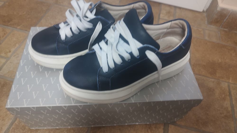 Vând pantofi casual piele