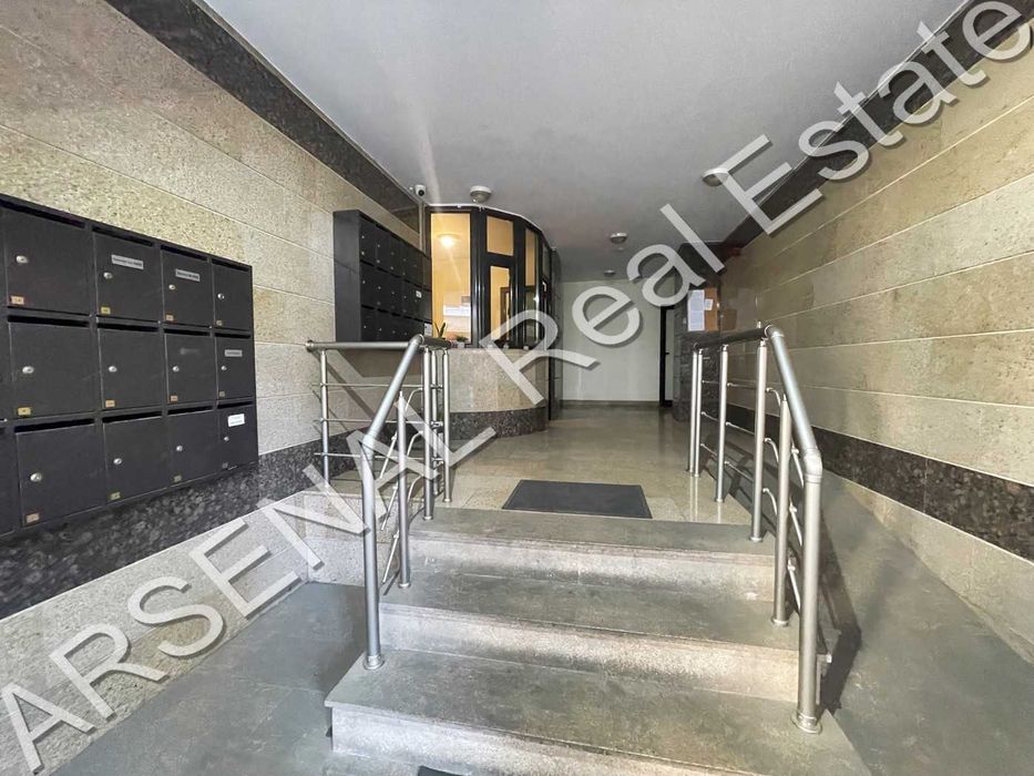 Офис под наем, Лозенец