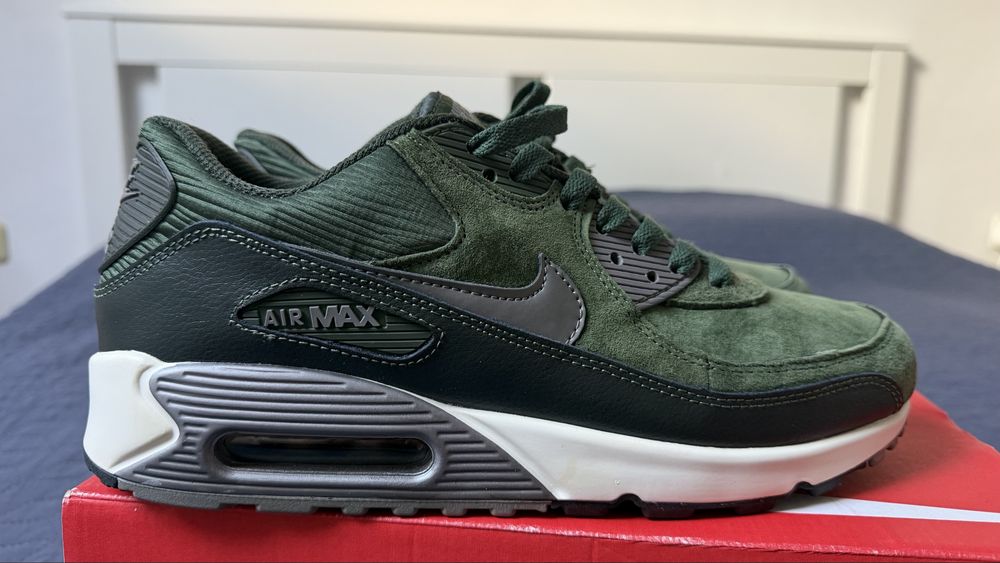Оригинални маратонки Nike Air Max 90 Leather Carbon Green Metallic Pewter