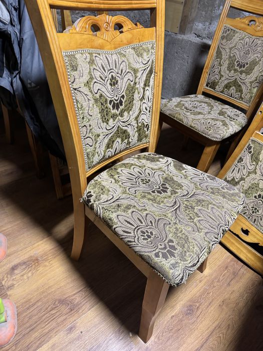 Стол гостиный и стулья