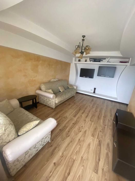 Apartament 3 camere,mobilat, zona Sala Polivalentă