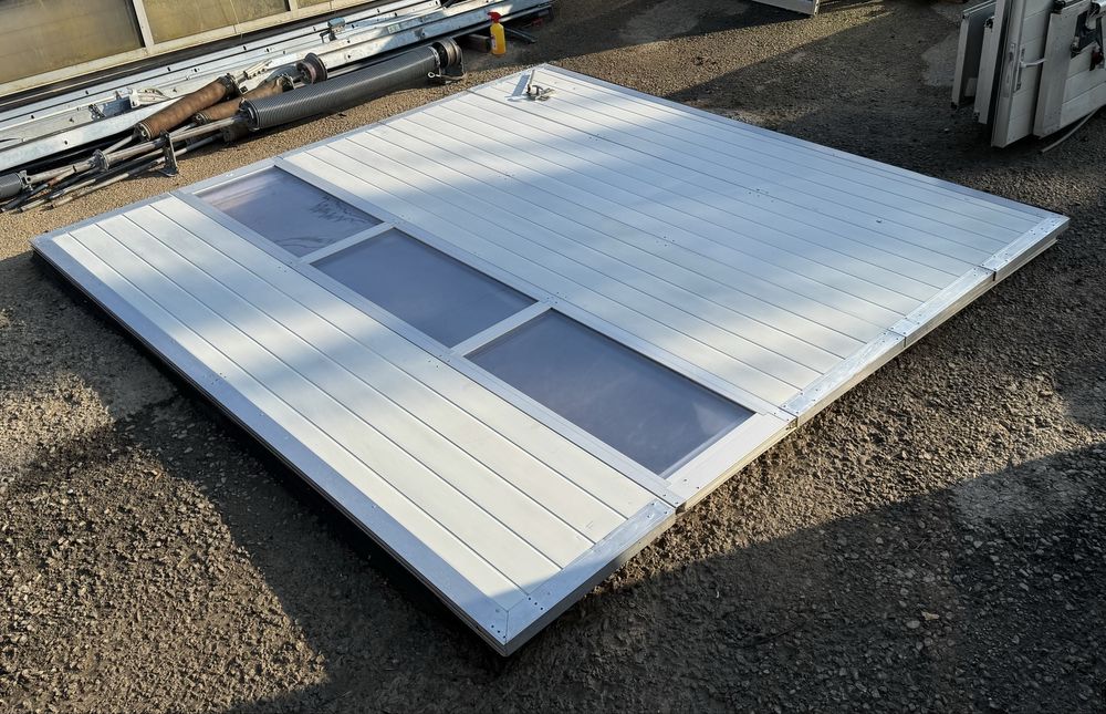 USA SECTIONALA  INDUSTRIALA poarta garaj  H 306 x L310  Garantie 4 buc