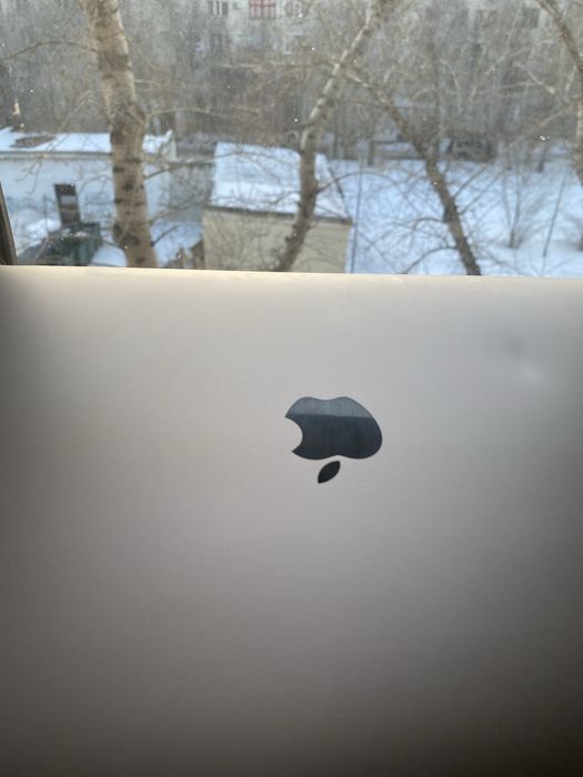 Продам Macbook Air 13  M1