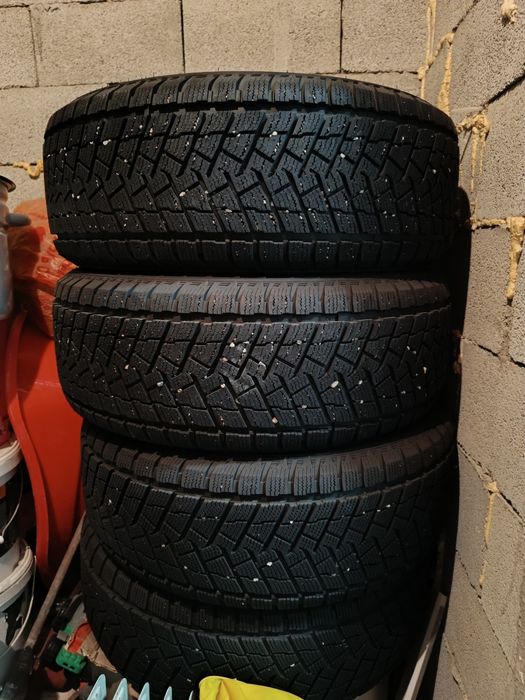 Зимние шины комплект