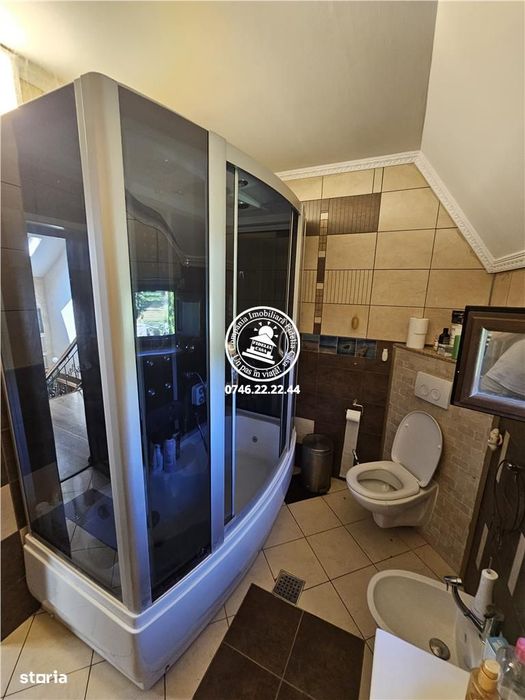 Vila 5 camere, 696 mp teren, Piscina - Aroneanu , Iasi