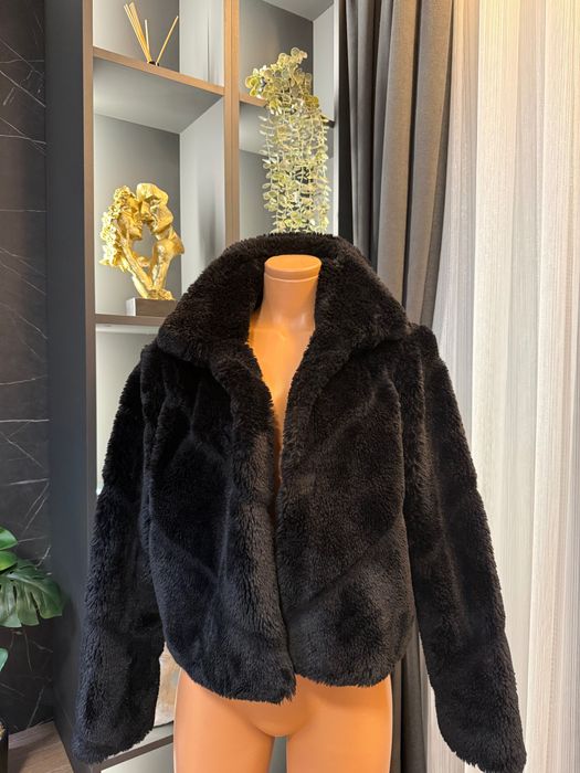 Черно пухено яке