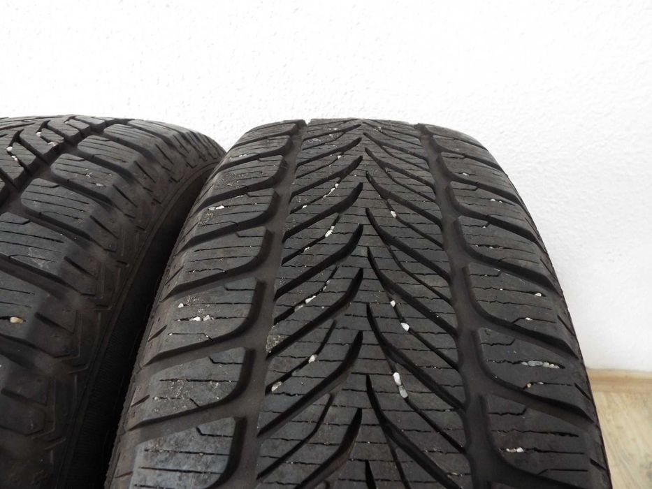 vand 2 anvelope iarna 215/65/16 sava eskimo hp pret 250lei amandoua