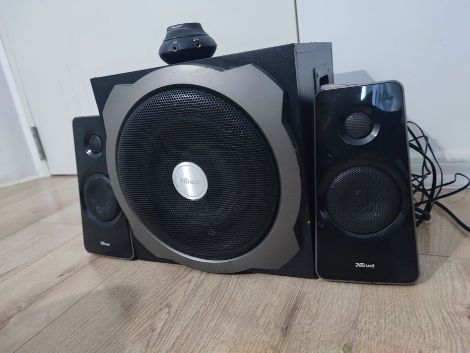 Subwoofer Trust si 2 sateliti