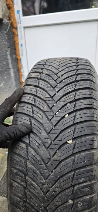 Vând anvelope iarnă  pentru Ford Kuga cu Jante aluminiu   pe 16