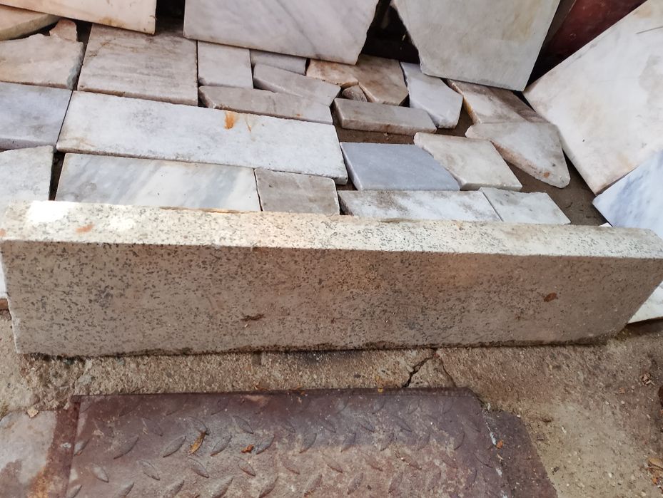 Стари инструменти - чукуве, клещи, пили,скоби, секачи, мрамор...