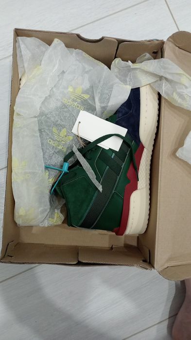 Продам кроссовки