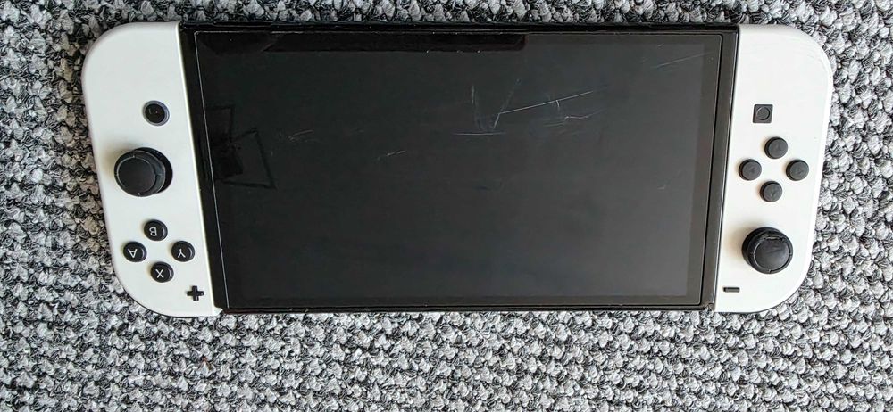Nintendo Switch OLED бяла + докинг, калъф и 3 контролера