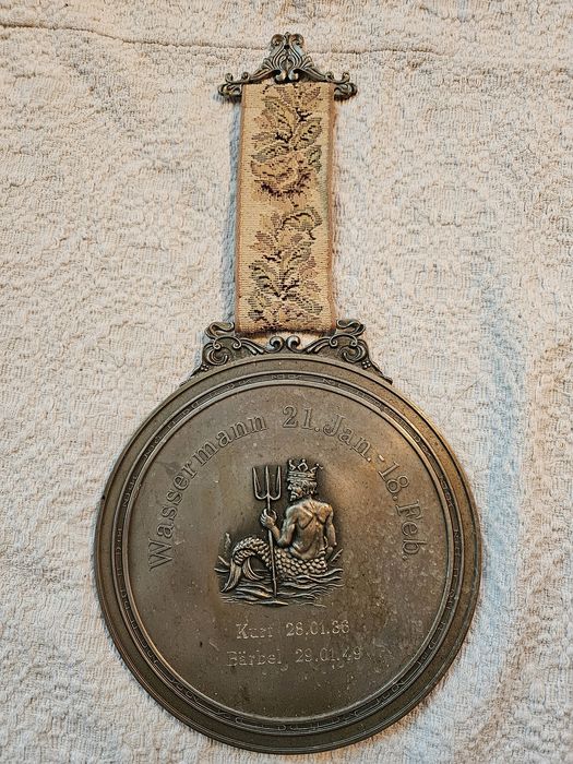 Оригинална чаша халба,медальон за стена Нептун птиче и кукла.