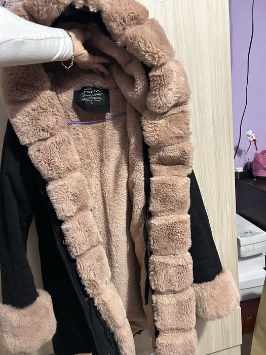 Дамска парка в черно и бебешко розово