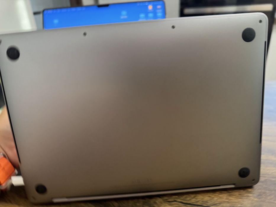 MacBook Pro 13” 2017 i7 / 16GB RAM / 256GB SSD / 4x Thunderbolt 3