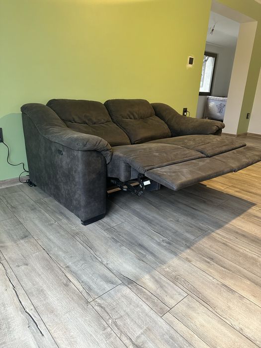 Canapea din piele întoarsă