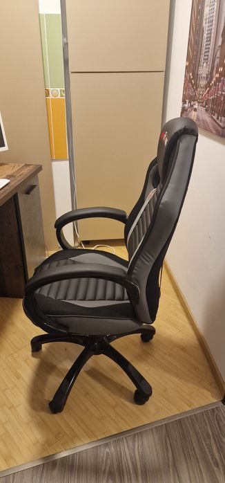 Scaun de gaming nou, neutilizat, McRacing in culori negru gri