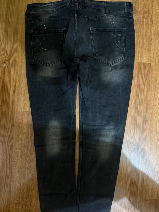 Черни дънки. Слим фит. Отговарят на размер 32 или М. Чисто нови!