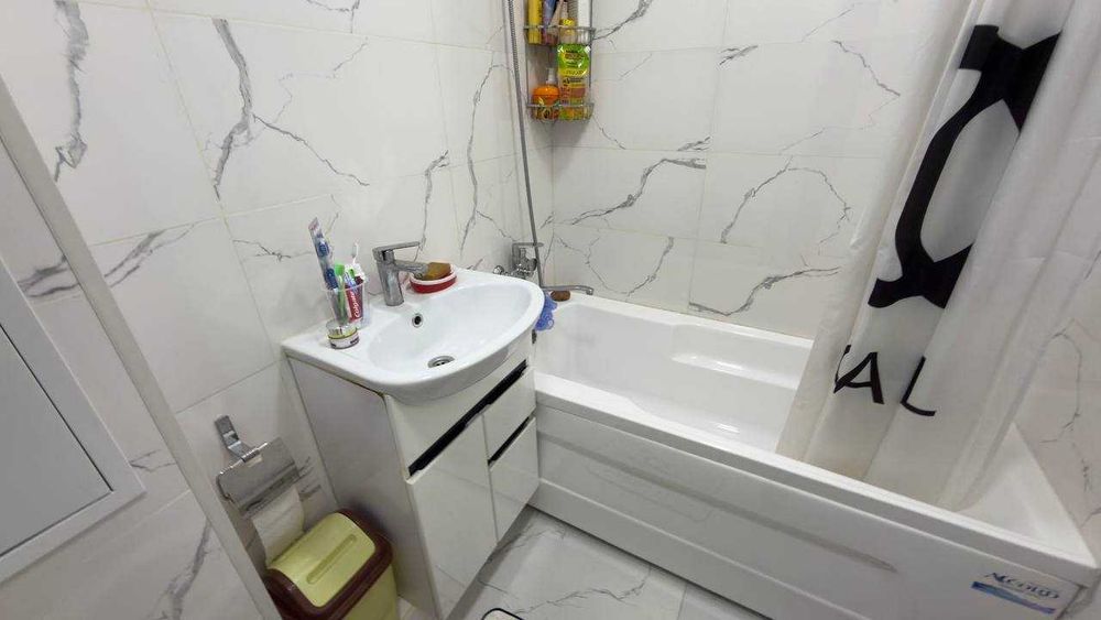 Фарғона ш. Киргили Гулшан магазини 2 хонали квартира сотилади.ID: 1755