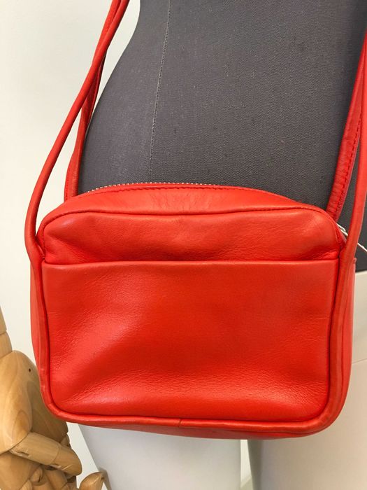 COS чанта естествена кожа в червено