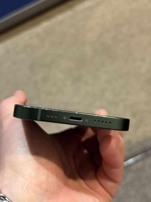 Продам айфон 13 128