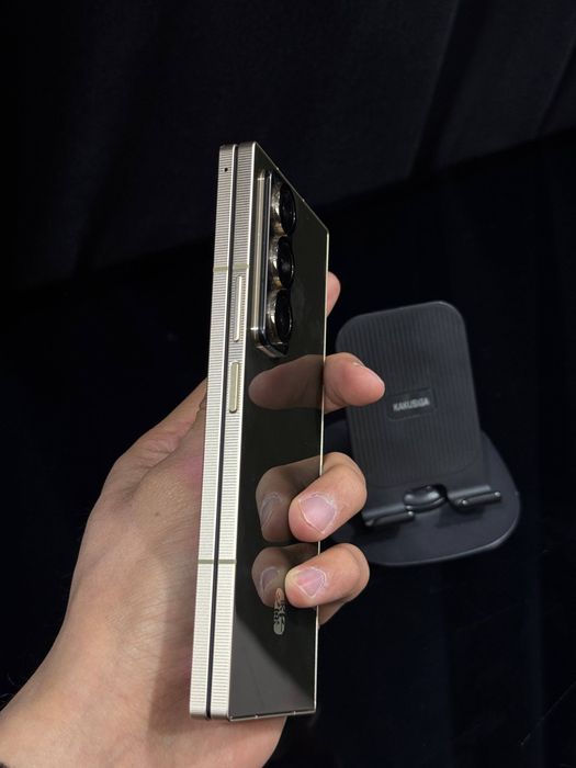 Samsung Z Fold W25 Premium Edition