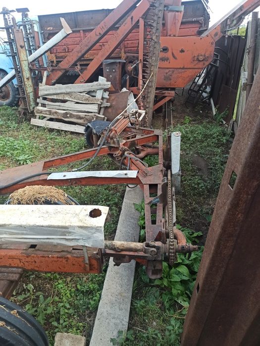 Продам прицепную 2х бруску в рабочем состояние и новыи "Ульяновец"