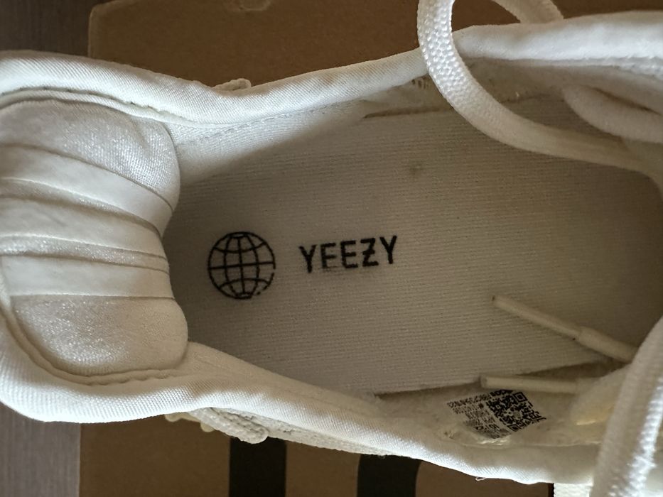 Yeezy 350V2 Bone, marime 42.5