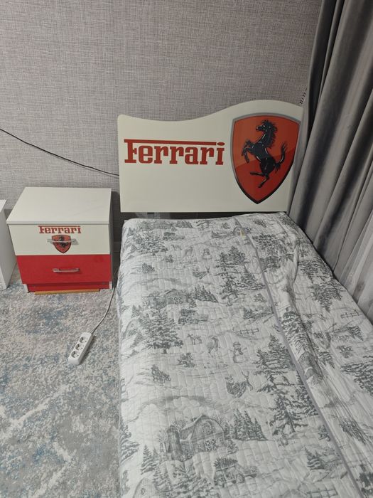 Продам кровать с тумбой