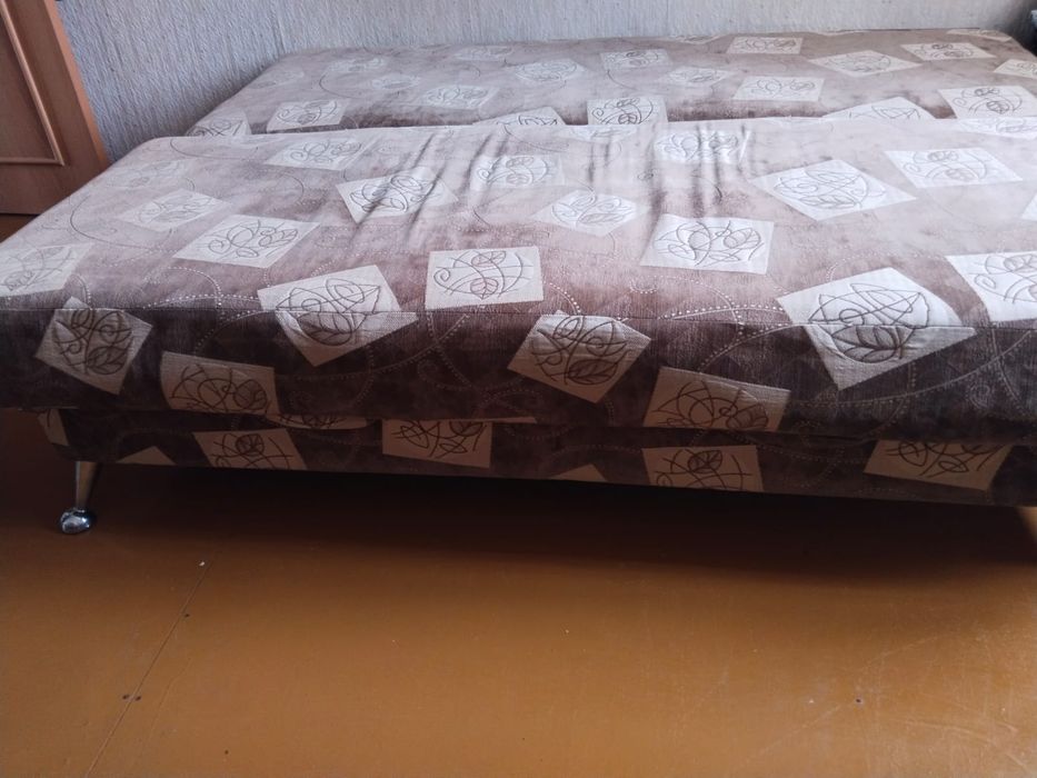 Продам диван в комплекте с двумя креслами б/у