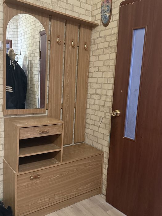 Продам приходую и шифоньер