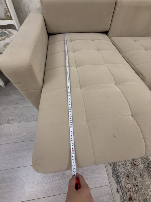 Угловой диван в бежевом цыете