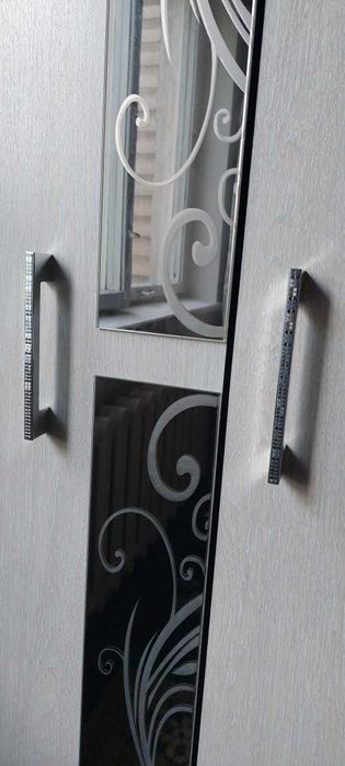 Шкаф с полками - для книг, игрушек.