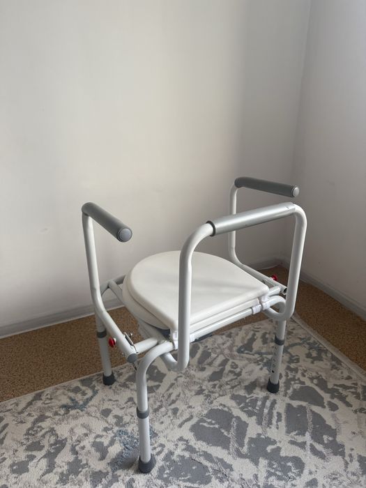 Стул туалет для пожилых/инвалидов