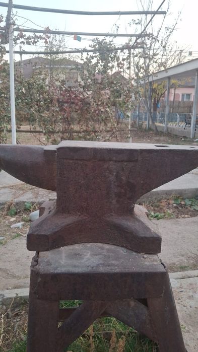 Наковальня в отличном состоянии