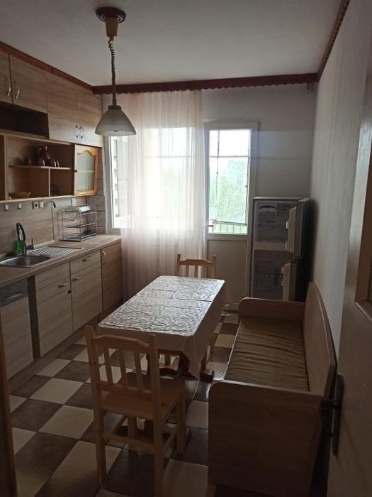 Дава се под наем Тристаен апартамент в Пловдив, Кършияка - 100 кв.м за 475 € - Снимка #2
