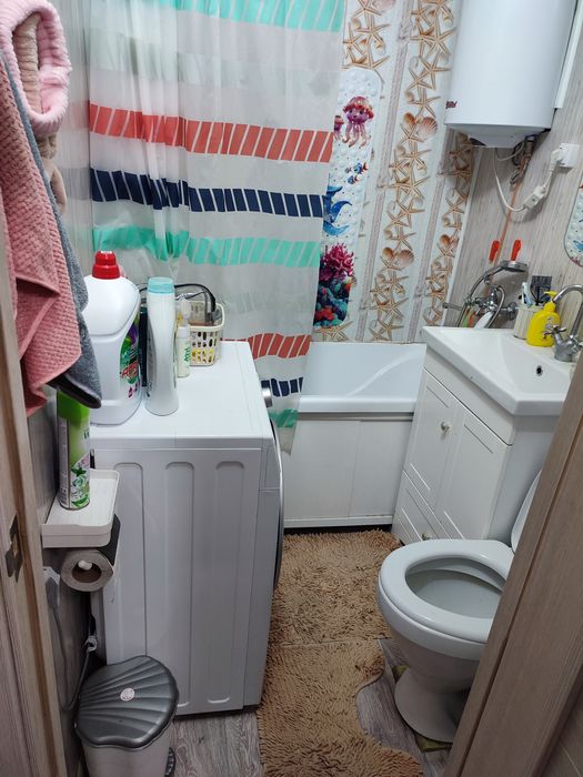 Продам двухкомнатную квартиру-студию.