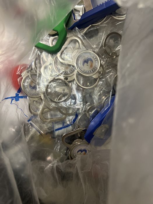 Брелки на подарок разные