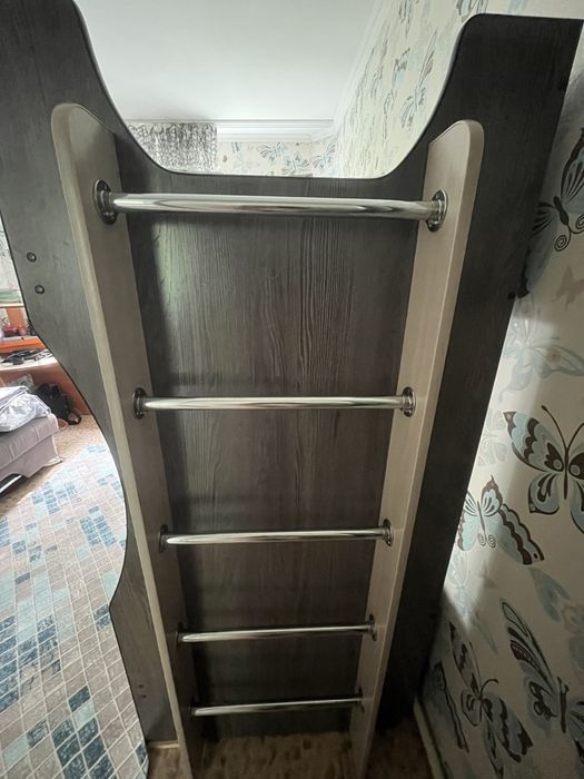 Продам двухъярусную кровать