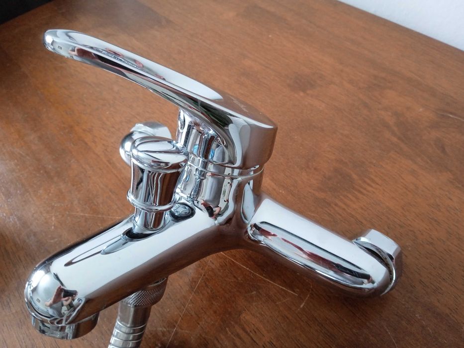 Смеситель для ванной в комплекте