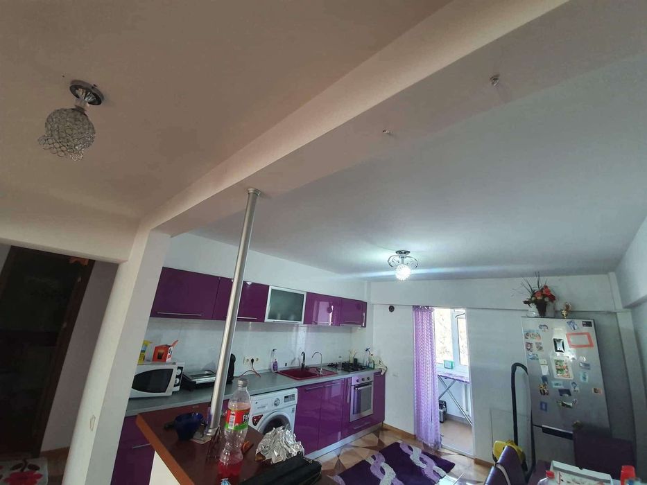 Vând apartament 4 camere