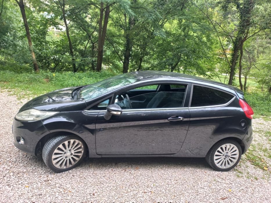 Vând Ford fiesta 1.4